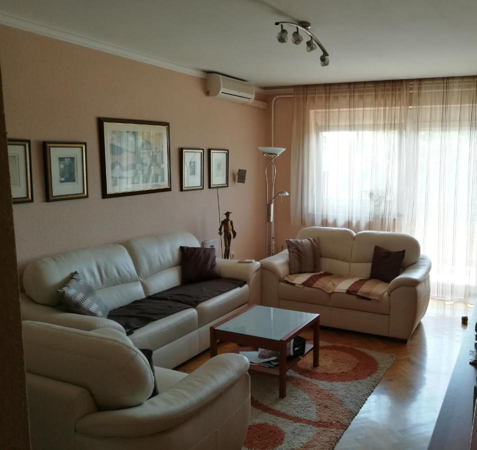 Appartamento Zsolnay Apartman Pécs Esterno foto