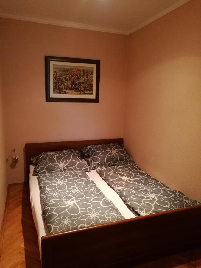 Appartamento Zsolnay Apartman Pécs Esterno foto