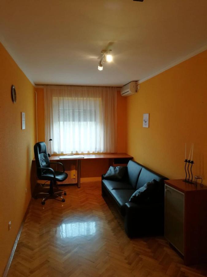 Appartamento Zsolnay Apartman Pécs Esterno foto